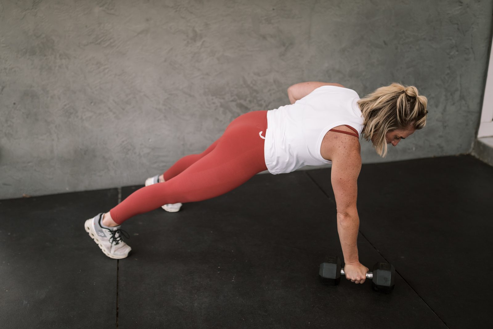 Kristin doing a renegade row